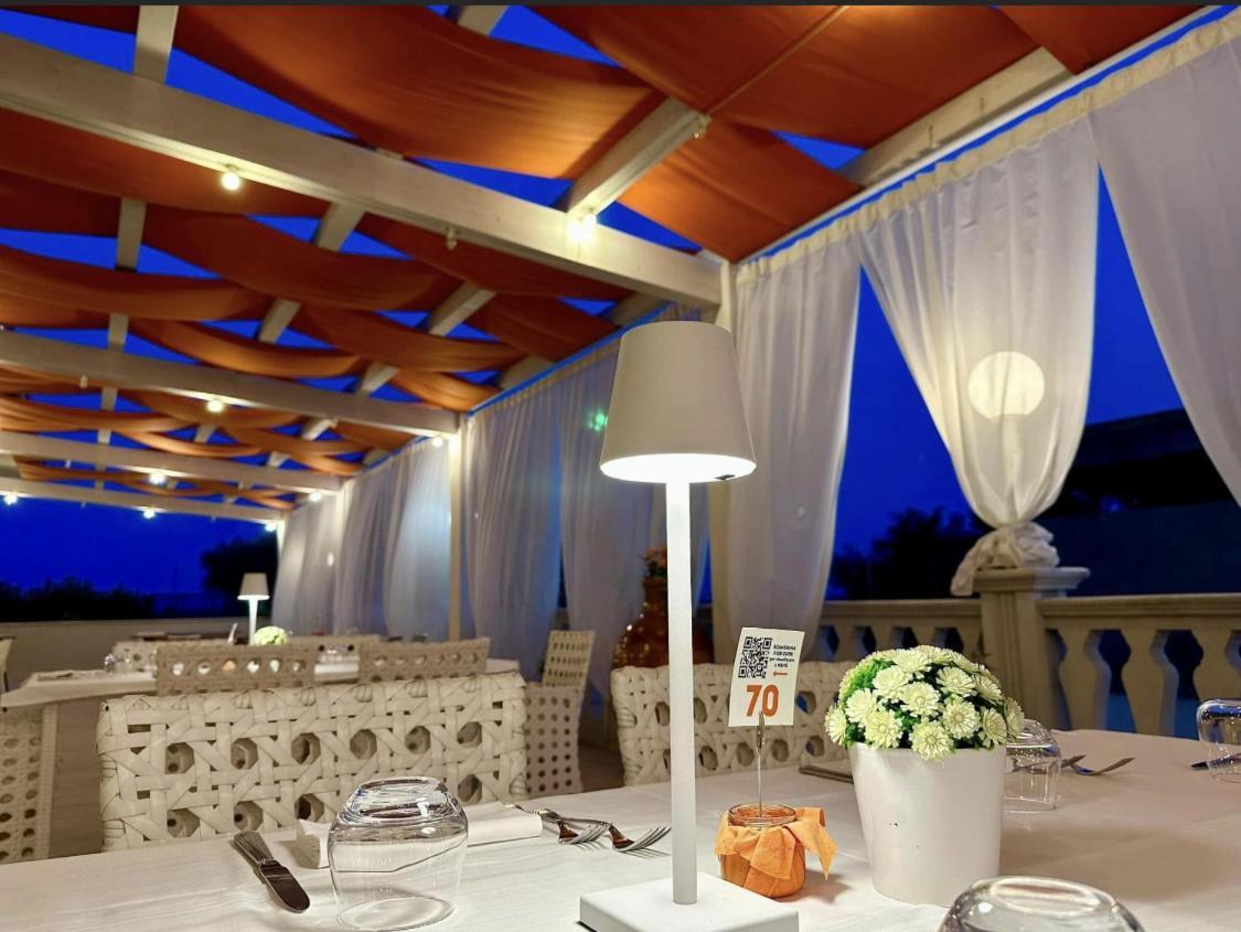 Hotel Palatinum Метапонто Екстериор снимка