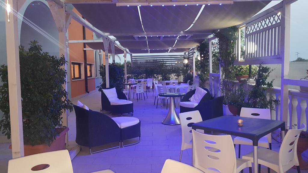 Hotel Palatinum Метапонто Екстериор снимка